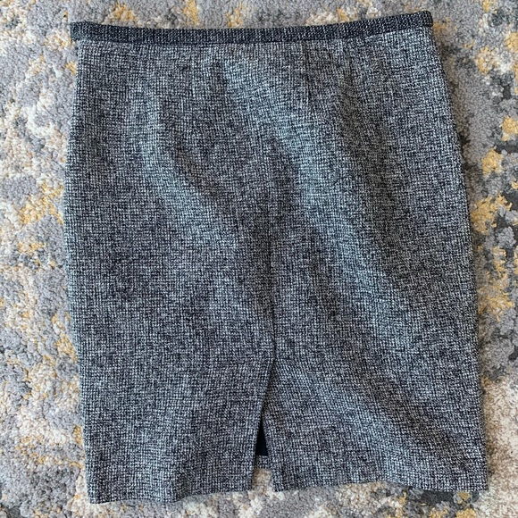 New limited dress skirt. - Picture 2 of 2